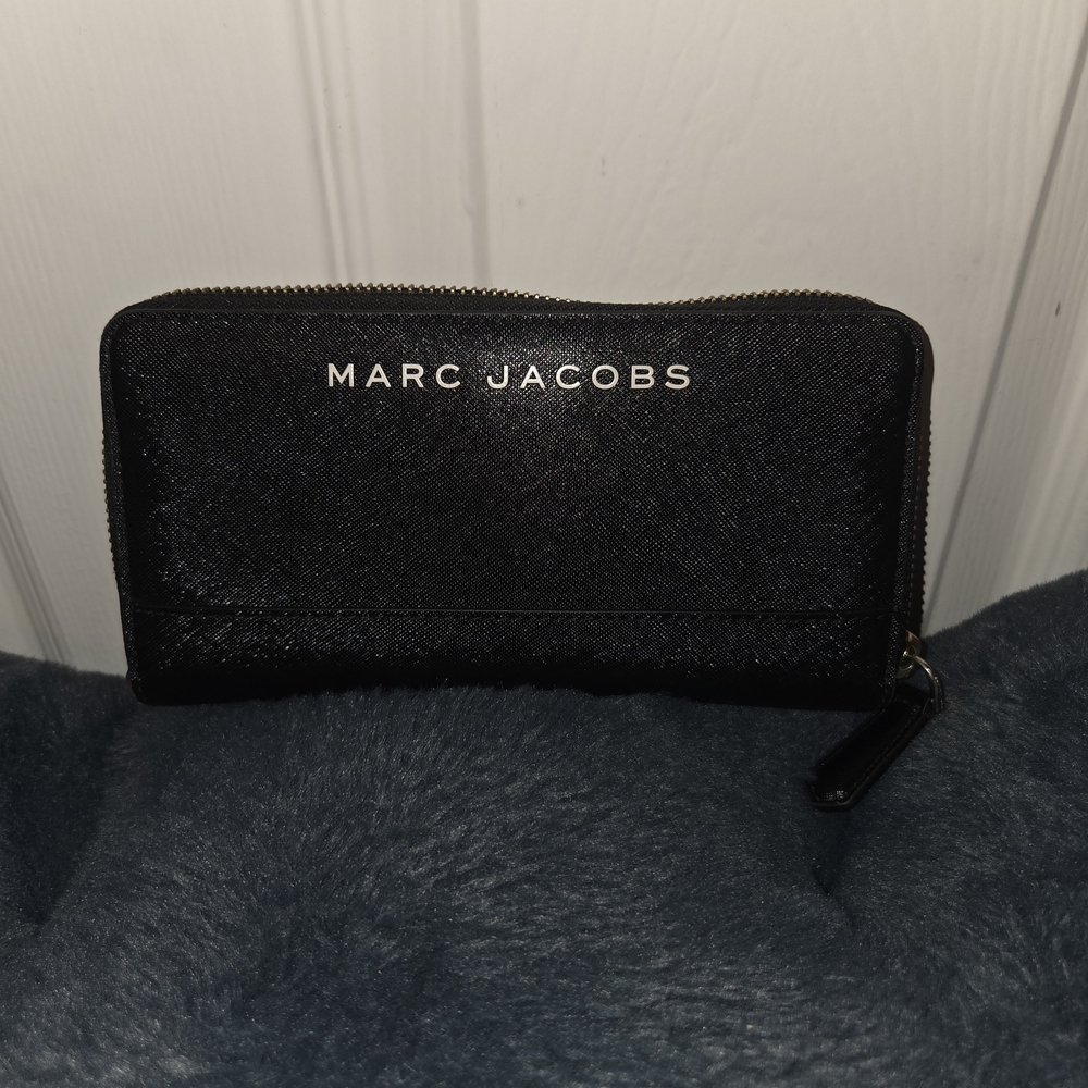 Marc Jacobs Black Zip Wallet